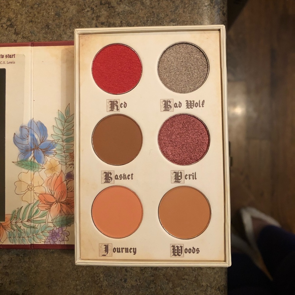 Storybook cosmetics eye shadow pallet